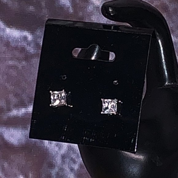PrincessCut 4mm Moissanite 18kt White gold earring